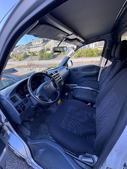 Toyota HiAce 7 of 8