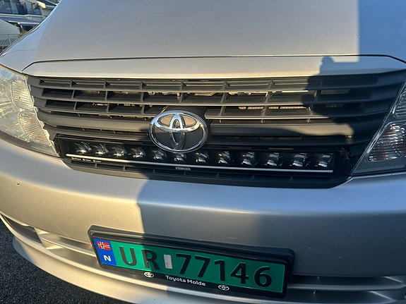 Toyota HiAce 6 of 8