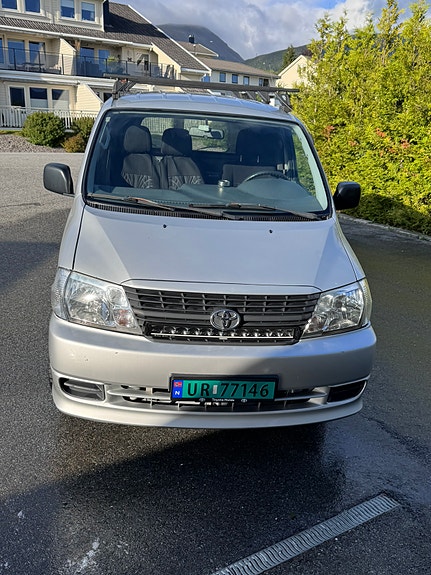 Toyota HiAce 3 of 8