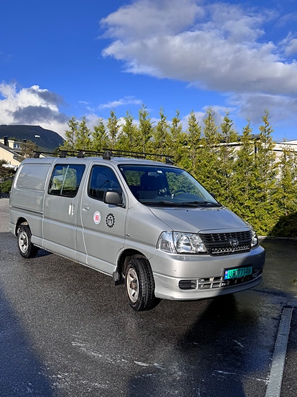 Toyota HiAce 2 of 8