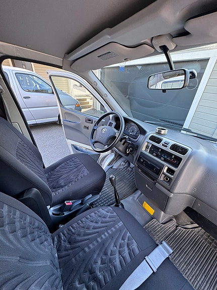 Toyota HiAce 8 of 8