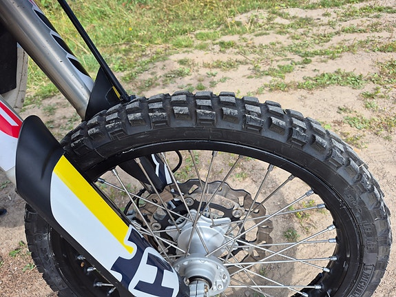 Husqvarna 701 Enduro 9 of 18