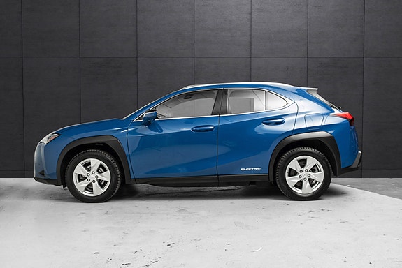 Lexus UX300e 2 of 24