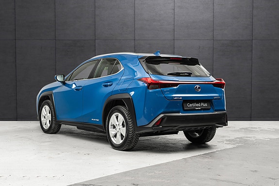 Lexus UX300e 3 of 24