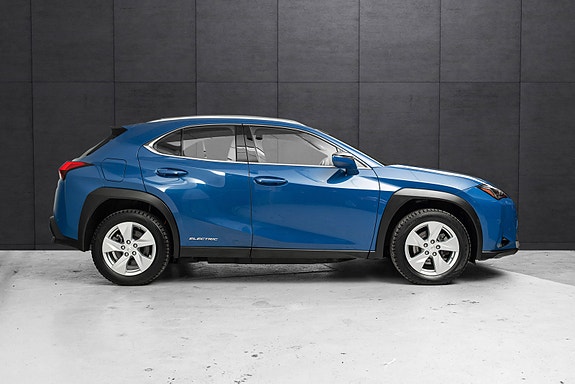 Lexus UX300e 6 of 24