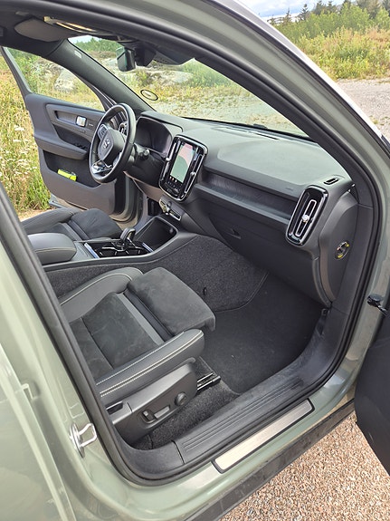 Volvo XC40 13 of 15