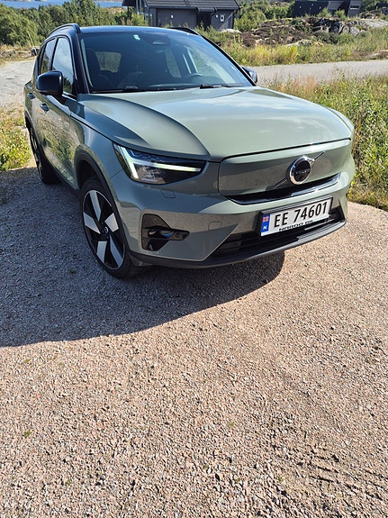 Volvo XC40 3 of 15