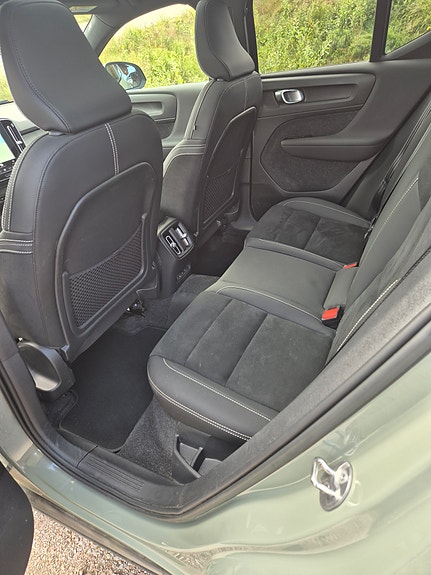 Volvo XC40 12 of 15