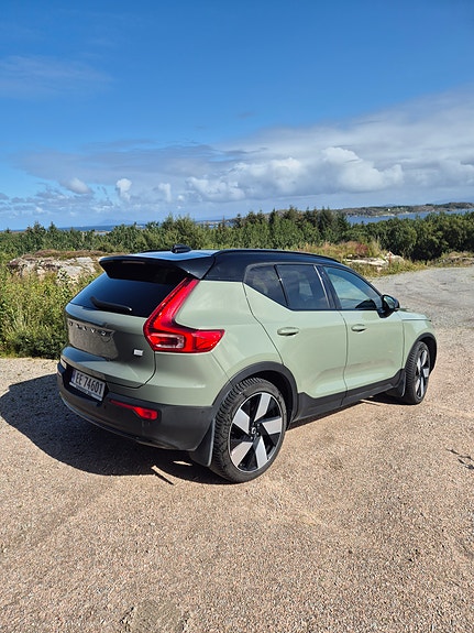 Volvo XC40 4 of 15