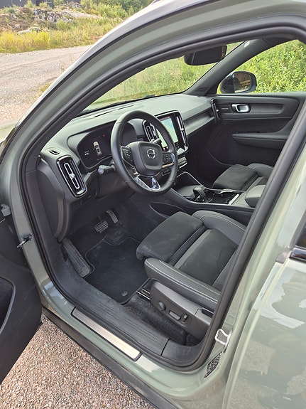 Volvo XC40 9 of 15
