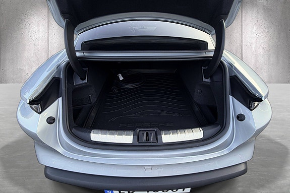 Porsche Taycan 4S 24 of 25