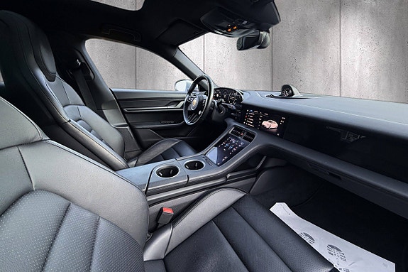 Porsche Taycan 4S 18 of 25