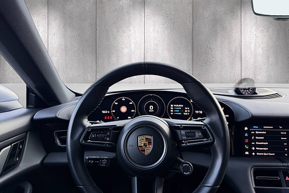 Porsche Taycan 4S 17 of 25