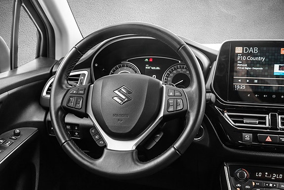 Suzuki S-Cross 27 of 27