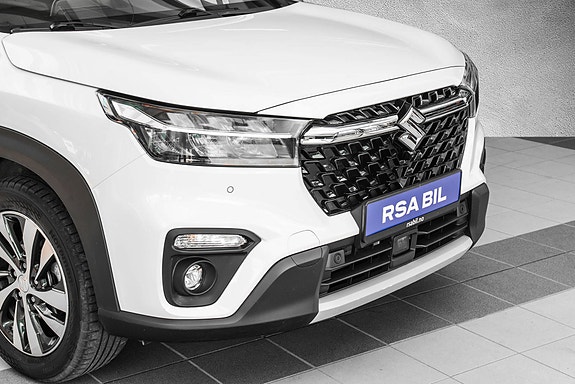 Suzuki S-Cross 2 of 27