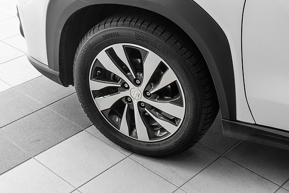 Suzuki S-Cross 5 of 27