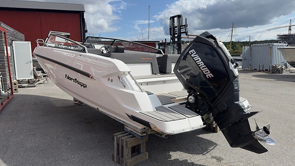 Nordkapp Noblesse 790 Highline+ -300hk-Thruster, vinsj-Kjøleskuff-Stereo-Solseng 5 of 19