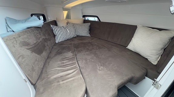 Nordkapp Noblesse 790 Highline+ -300hk-Thruster, vinsj-Kjøleskuff-Stereo-Solseng 18 of 19