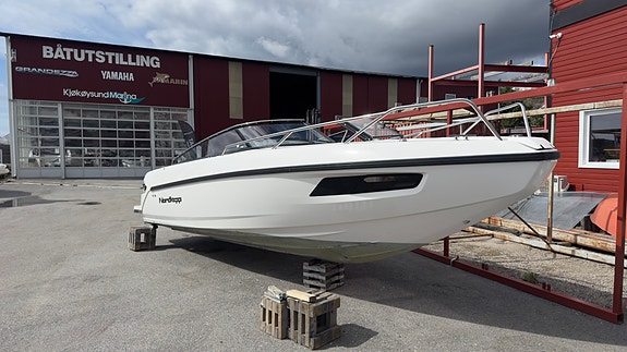 Nordkapp Noblesse 790 Highline+ -300hk-Thruster, vinsj-Kjøleskuff-Stereo-Solseng 2 of 19