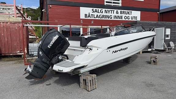 Nordkapp Noblesse 790 Highline+ -300hk-Thruster, vinsj-Kjøleskuff-Stereo-Solseng 4 of 19