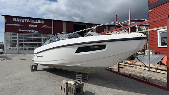 Nordkapp Noblesse 790 Highline+ -300hk-Thruster, vinsj-Kjøleskuff-Stereo-Solseng 3 of 19
