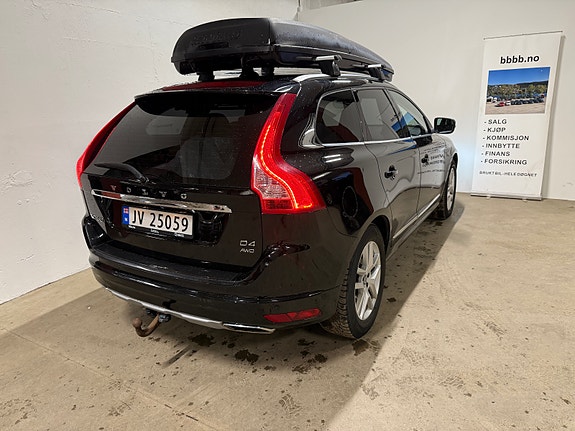 Volvo XC60 10 of 30