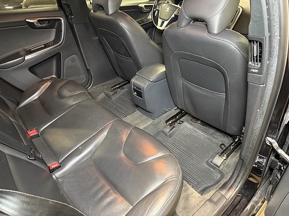 Volvo XC60 27 of 30