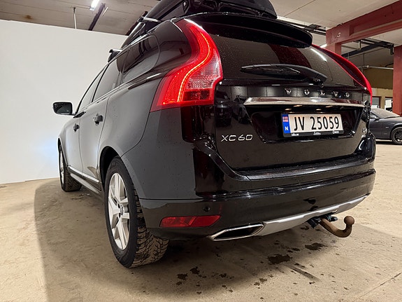 Volvo XC60 14 of 30
