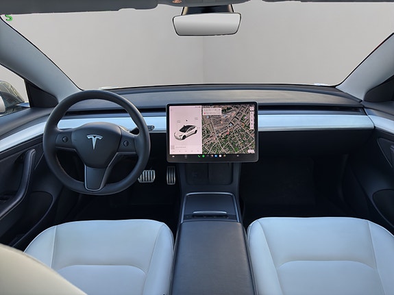 Tesla Model 3 11 of 13