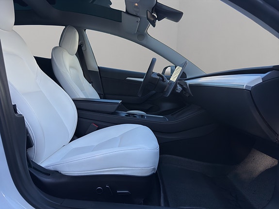 Tesla Model 3 10 of 13
