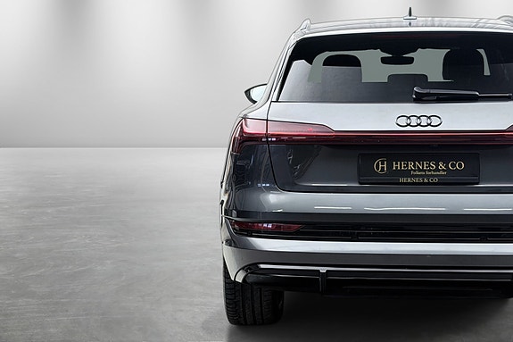 Audi e-tron 9 of 30
