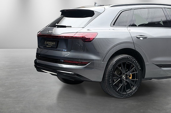 Audi e-tron 7 of 30