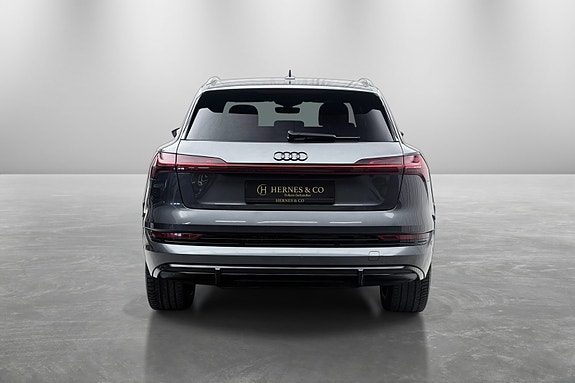 Audi e-tron 8 of 30