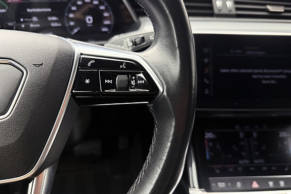 Audi e-tron 23 of 30