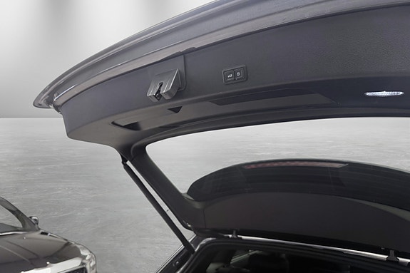 Audi e-tron 12 of 30