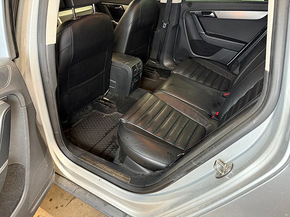 Volkswagen Passat Alltrack 11 of 30