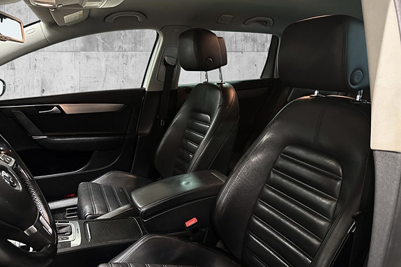 Volkswagen Passat Alltrack 9 of 30