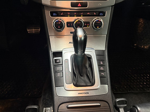 Volkswagen Passat Alltrack 27 of 30