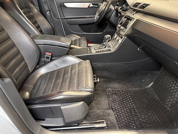 Volkswagen Passat Alltrack 15 of 30