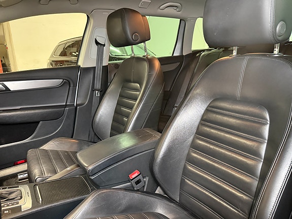 Volkswagen Passat Alltrack 21 of 30
