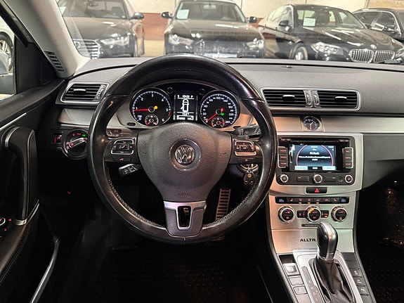 Volkswagen Passat Alltrack 25 of 30