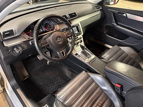 Volkswagen Passat Alltrack 18 of 30