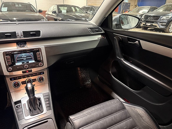 Volkswagen Passat Alltrack 26 of 30