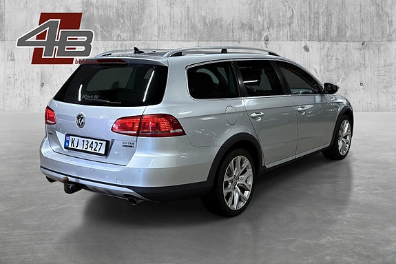 Volkswagen Passat Alltrack 5 of 30