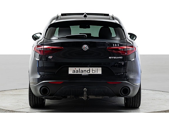 Alfa Romeo Stelvio 4 of 30