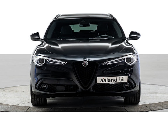 Alfa Romeo Stelvio 2 of 30