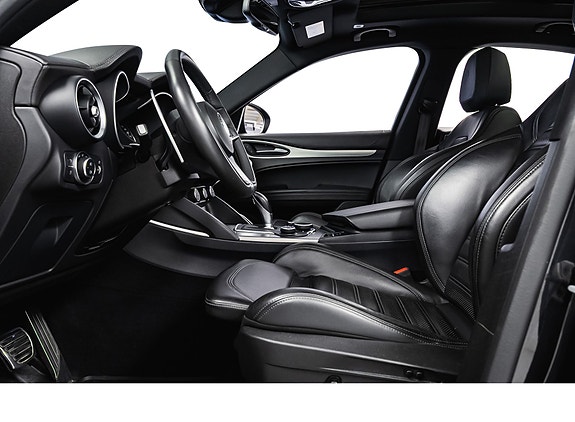 Alfa Romeo Stelvio 25 of 30