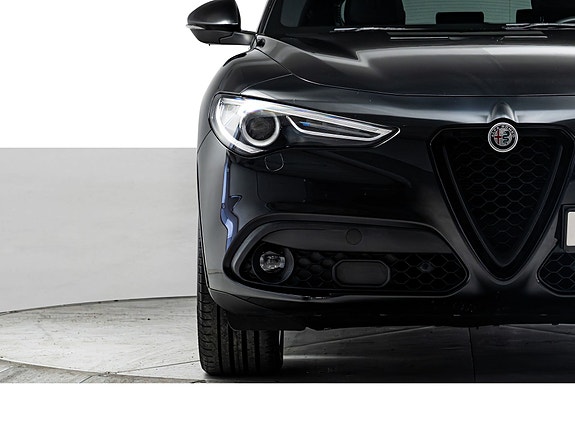 Alfa Romeo Stelvio 8 of 30