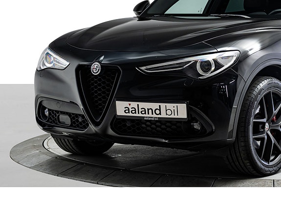 Alfa Romeo Stelvio 7 of 30