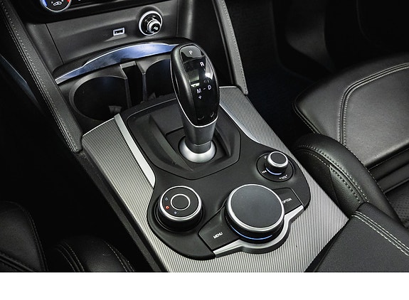Alfa Romeo Stelvio 16 of 30